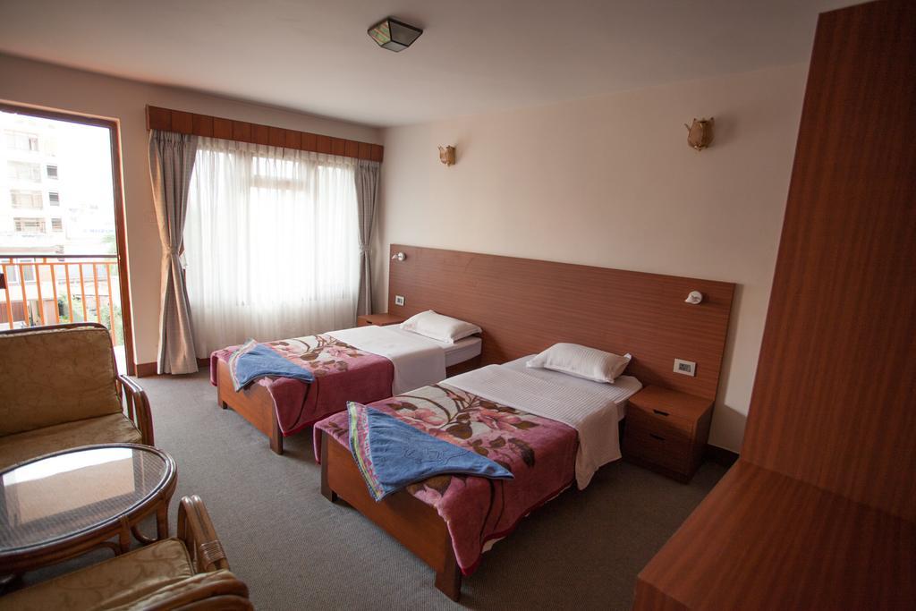 Maya Guest House Thimi Ngoại thất bức ảnh