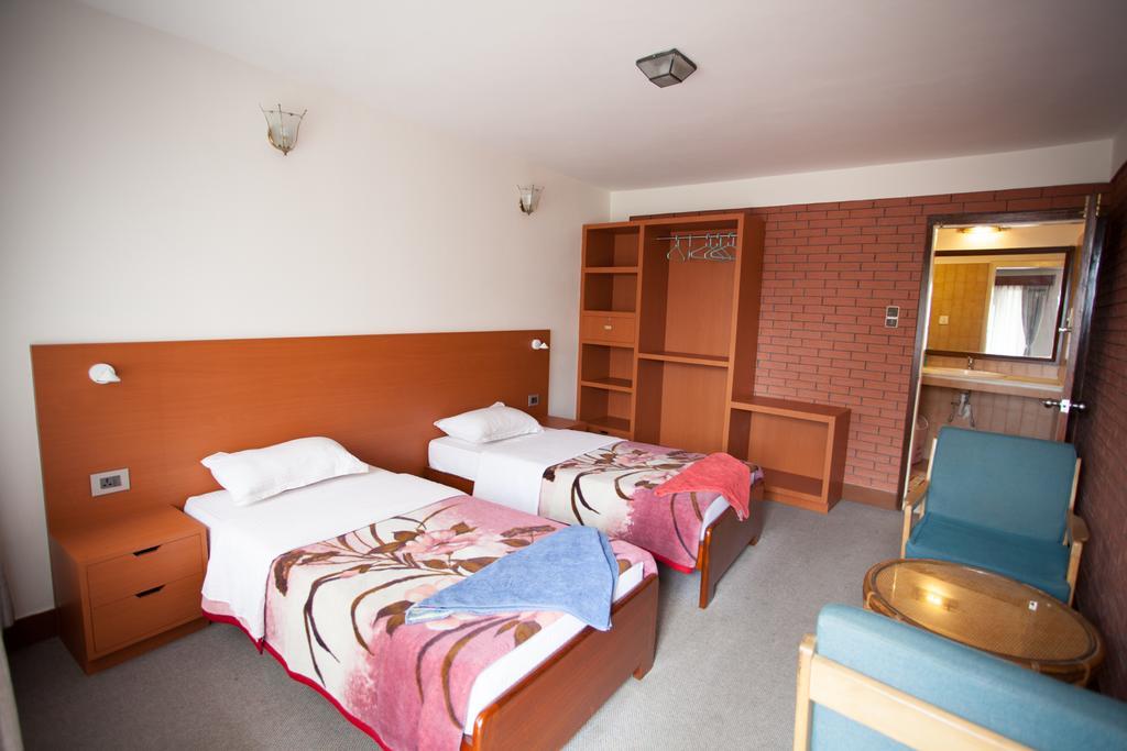 Maya Guest House Thimi Ngoại thất bức ảnh